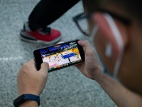 Sports app phone jato young JmFVeXfSRUA unsplash bb8WRs