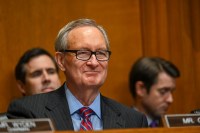 Mike Crapo ijsGg8